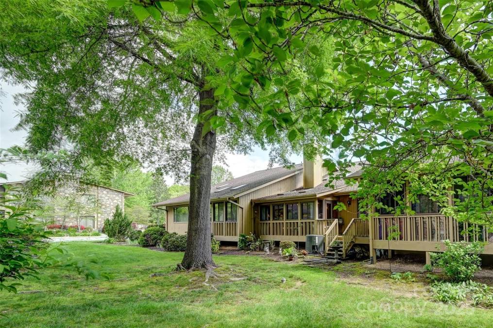 103 Red Oak Dr Hendersonville, NC 28791