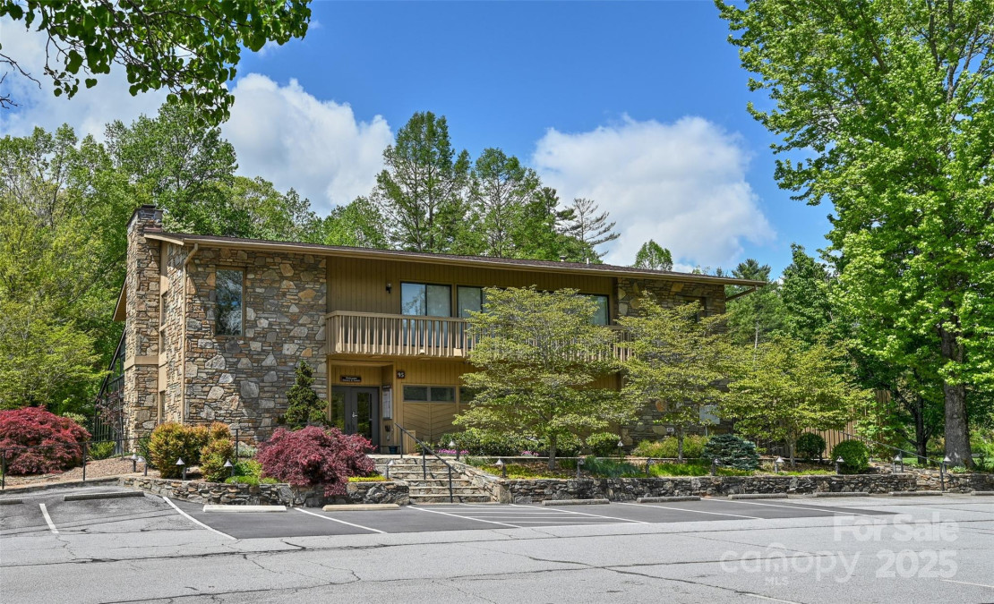 103 Red Oak Dr Hendersonville, NC 28791