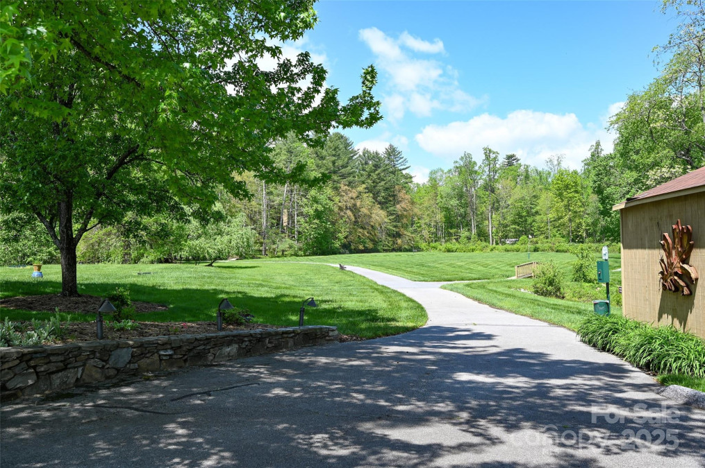103 Red Oak Dr Hendersonville, NC 28791