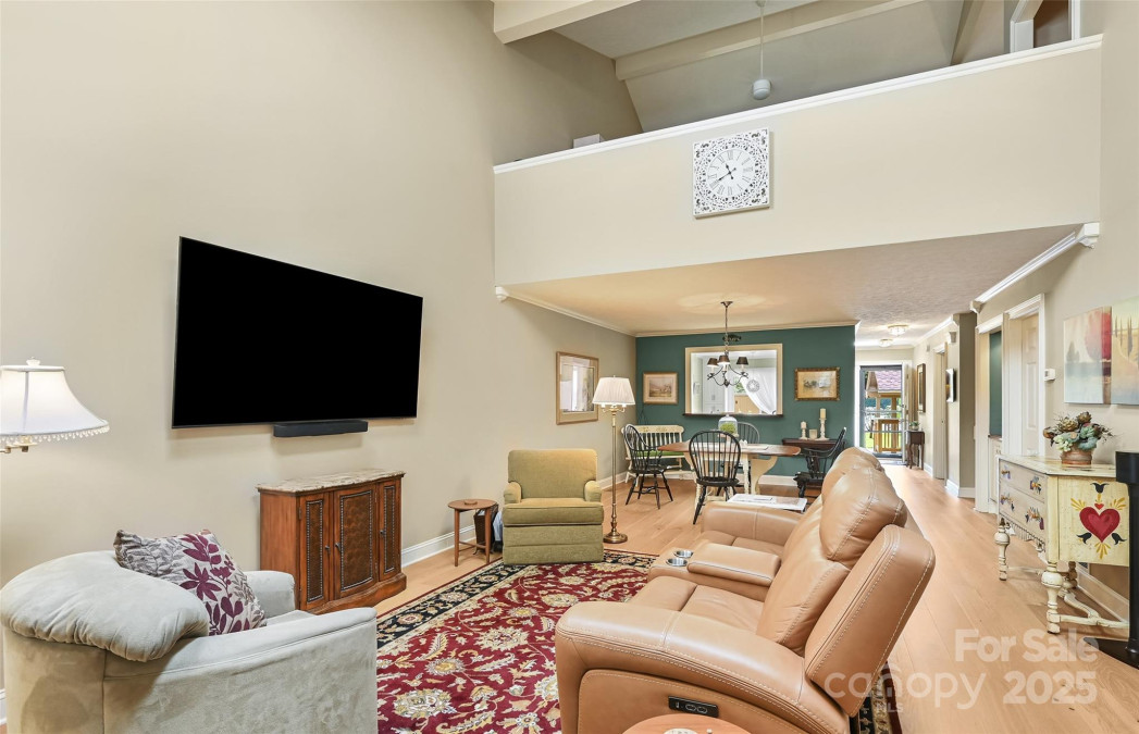 103 Red Oak Dr Hendersonville, NC 28791