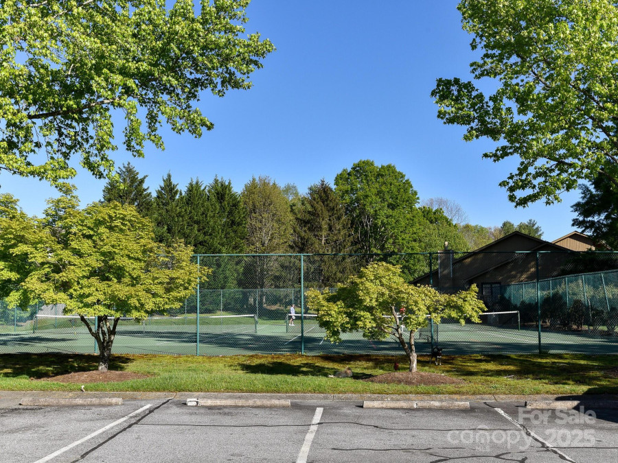 103 Red Oak Dr Hendersonville, NC 28791