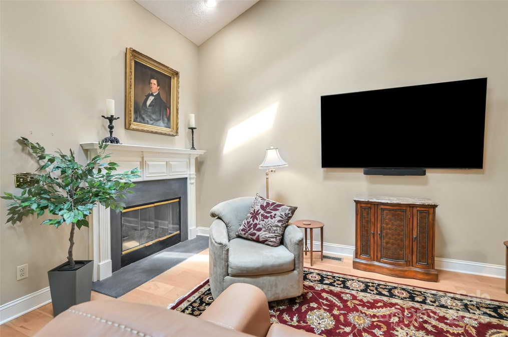 103 Red Oak Dr Hendersonville, NC 28791