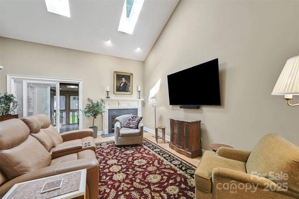 103 Red Oak Dr Hendersonville, NC 28791