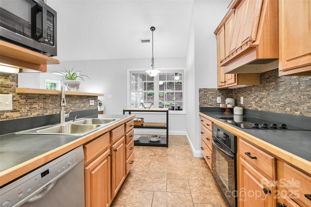 57 Regent Dr Fletcher, NC 28732