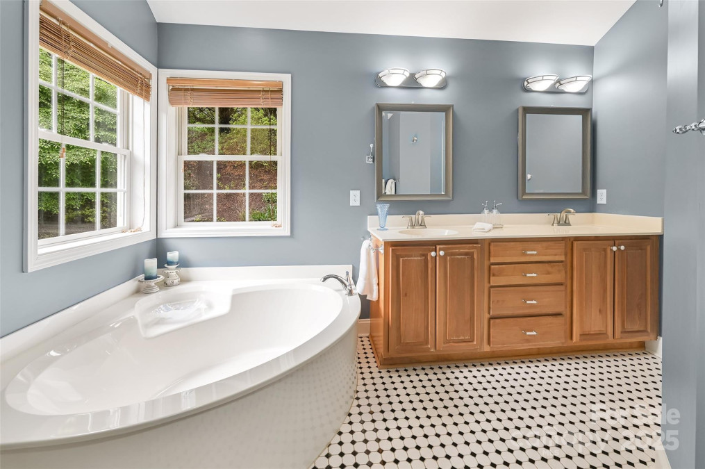 57 Regent Dr Fletcher, NC 28732