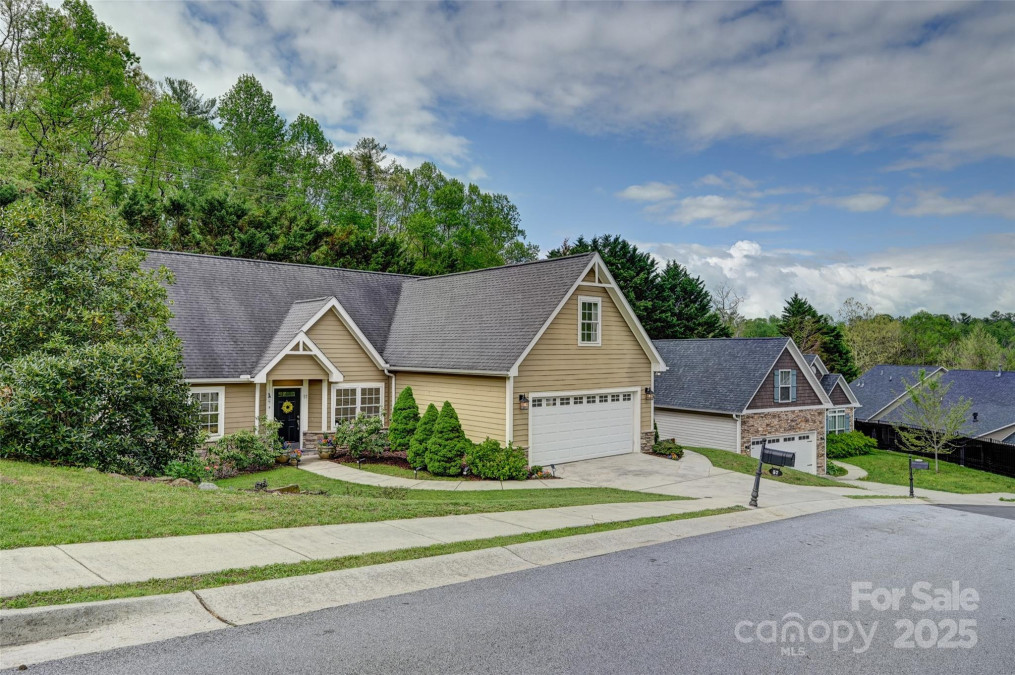 57 Regent Dr Fletcher, NC 28732