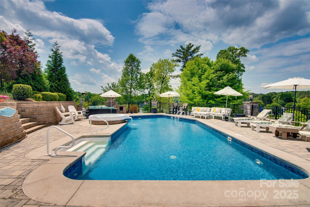 181 Edgewater Rd Hickory, NC 28601