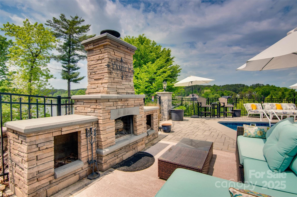 181 Edgewater Rd Hickory, NC 28601
