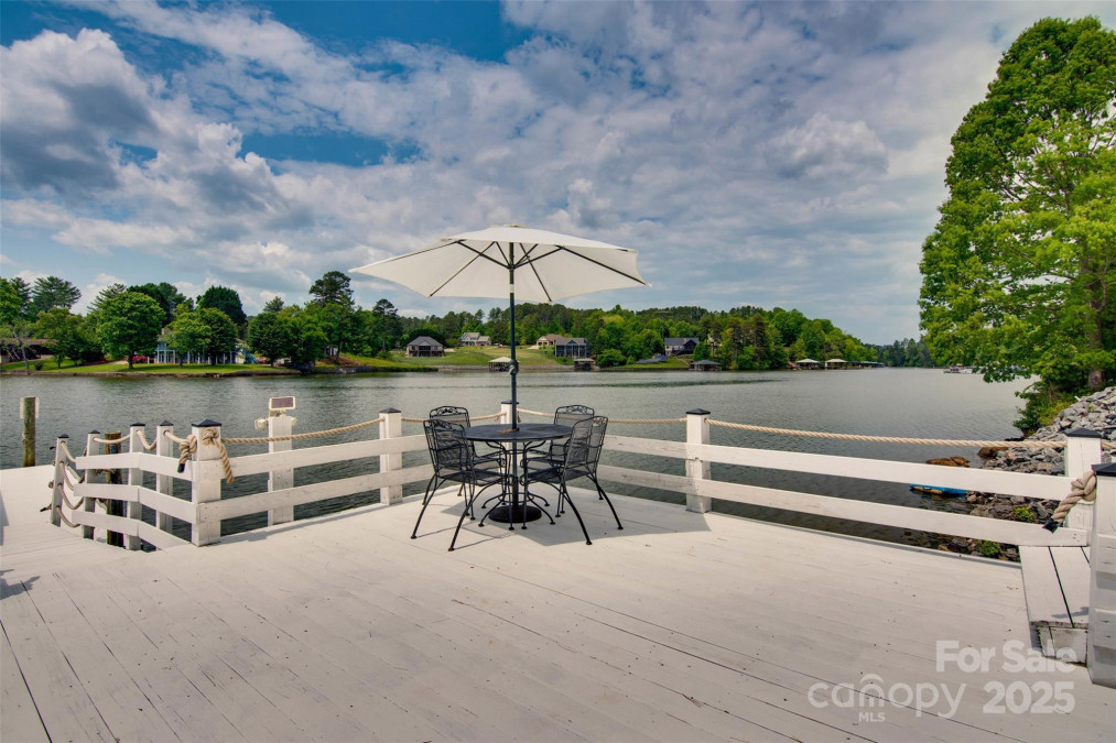 181 Edgewater Rd Hickory, NC 28601