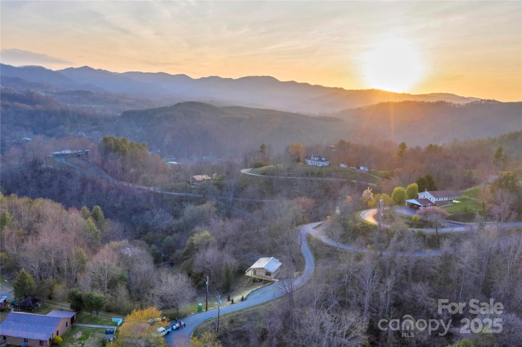 32 Sams Rd Marshall, NC 28753