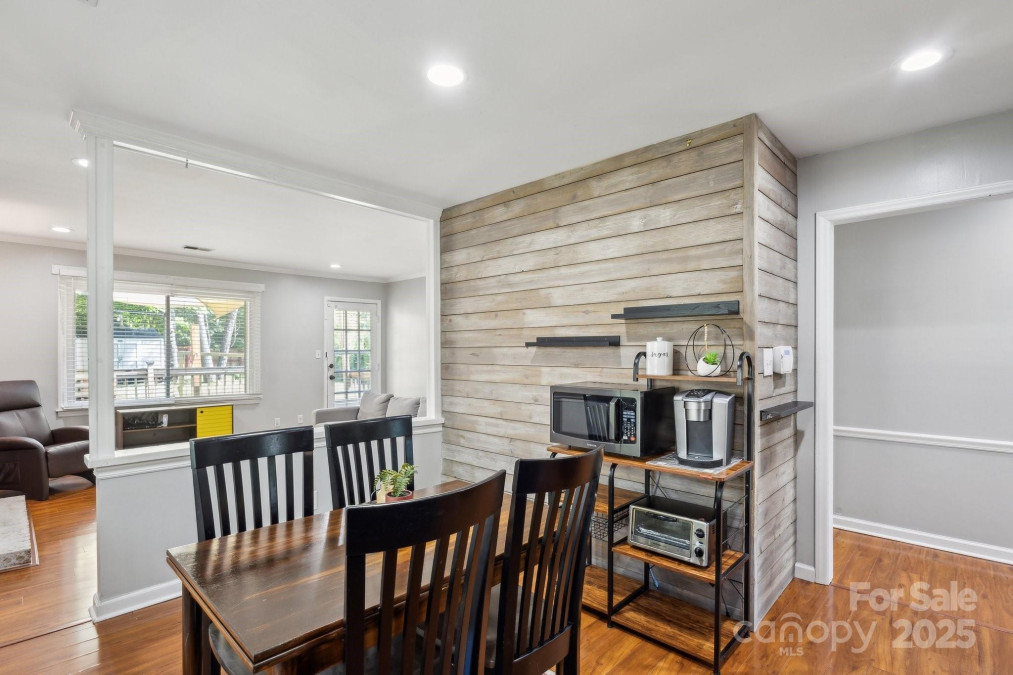 6412 Old Meadow Rd Charlotte, NC 28227