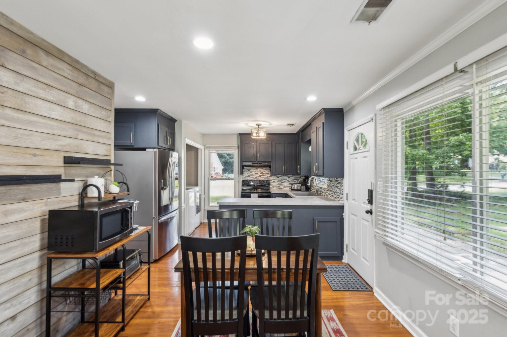 6412 Old Meadow Rd Charlotte, NC 28227