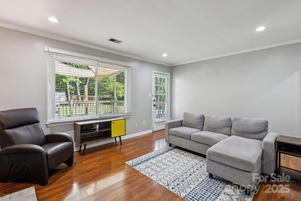 6412 Old Meadow Rd Charlotte, NC 28227