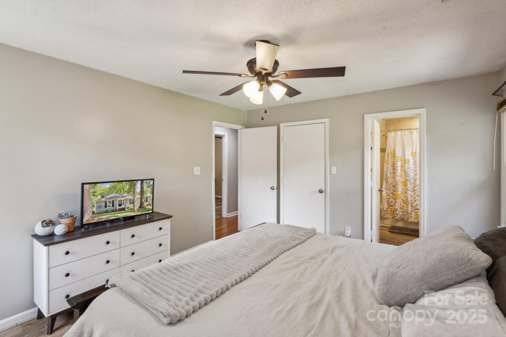 6412 Old Meadow Rd Charlotte, NC 28227