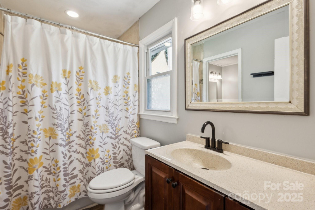 6412 Old Meadow Rd Charlotte, NC 28227