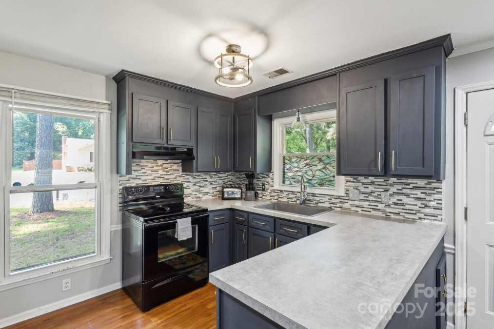 6412 Old Meadow Rd Charlotte, NC 28227