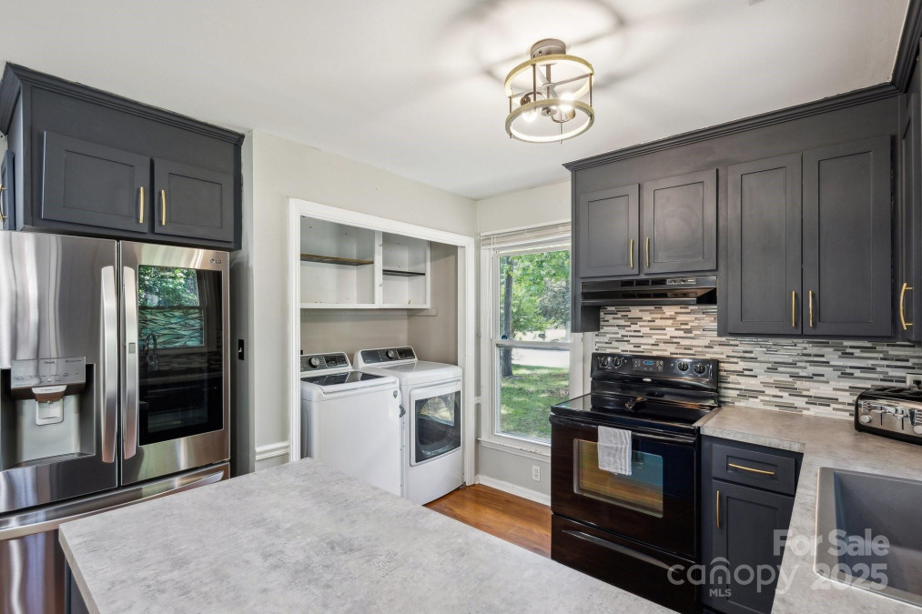 6412 Old Meadow Rd Charlotte, NC 28227