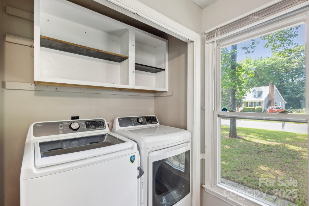 6412 Old Meadow Rd Charlotte, NC 28227