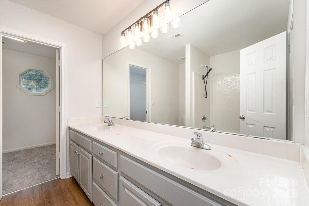1620 Crandon Dr Charlotte, NC 28216