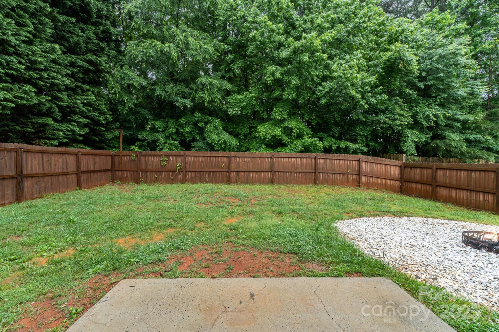 1620 Crandon Dr Charlotte, NC 28216