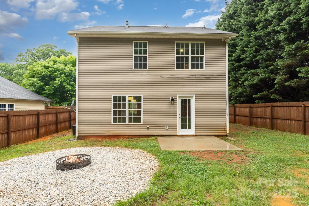 1620 Crandon Dr Charlotte, NC 28216