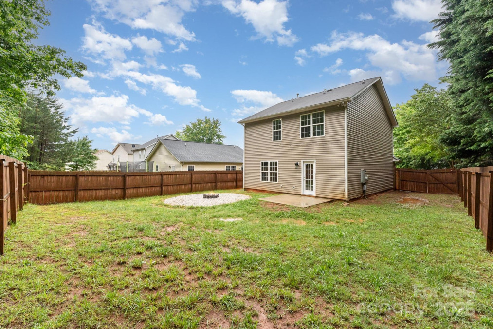 1620 Crandon Dr Charlotte, NC 28216