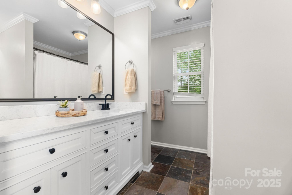 12328 Chickasaw Dr Huntersville, NC 28078