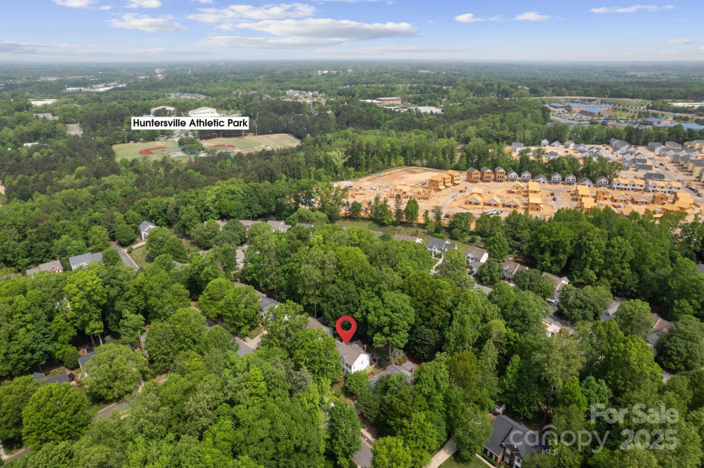 12328 Chickasaw Dr Huntersville, NC 28078