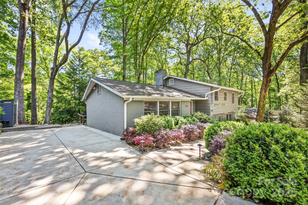 3329 Winnipeg Cir Charlotte, NC 28210