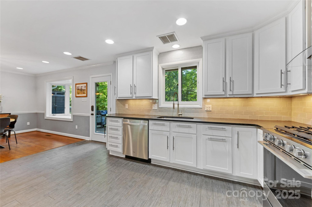 3329 Winnipeg Cir Charlotte, NC 28210