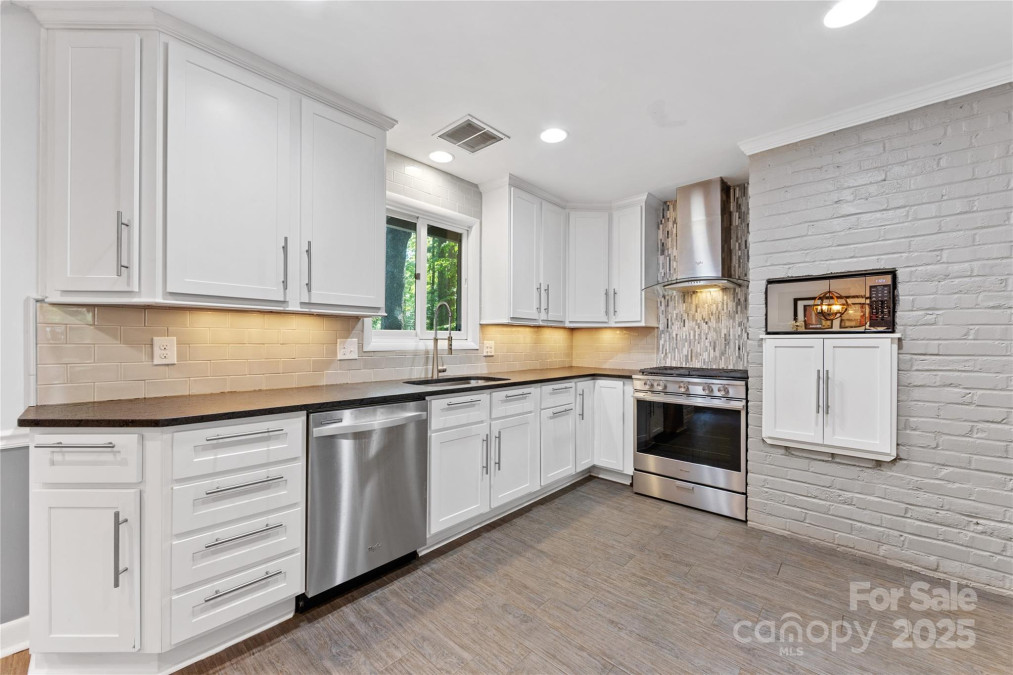 3329 Winnipeg Cir Charlotte, NC 28210