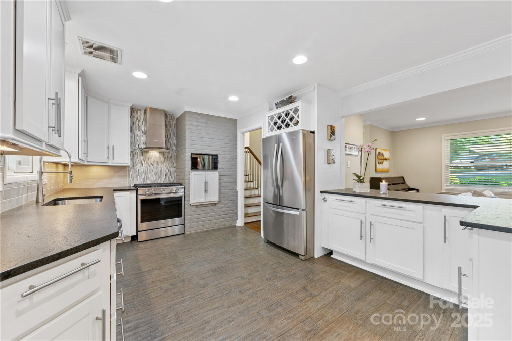 3329 Winnipeg Cir Charlotte, NC 28210