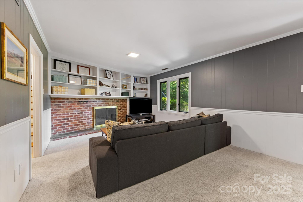 3329 Winnipeg Cir Charlotte, NC 28210