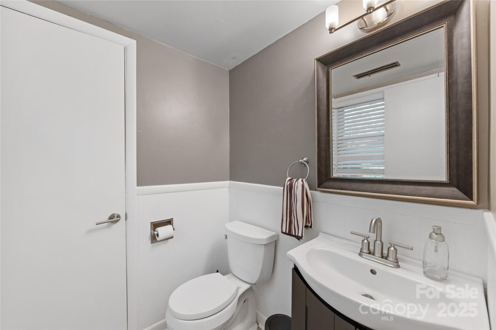 3329 Winnipeg Cir Charlotte, NC 28210