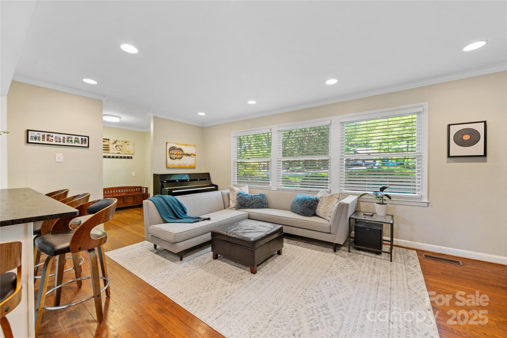 3329 Winnipeg Cir Charlotte, NC 28210