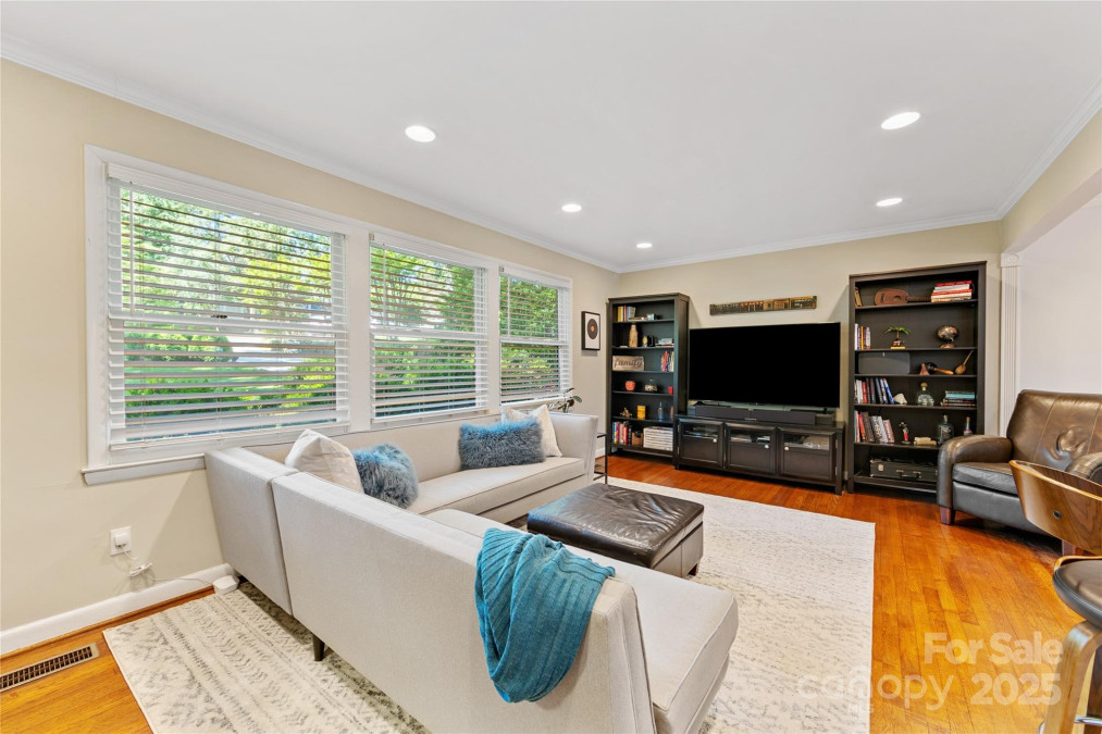 3329 Winnipeg Cir Charlotte, NC 28210