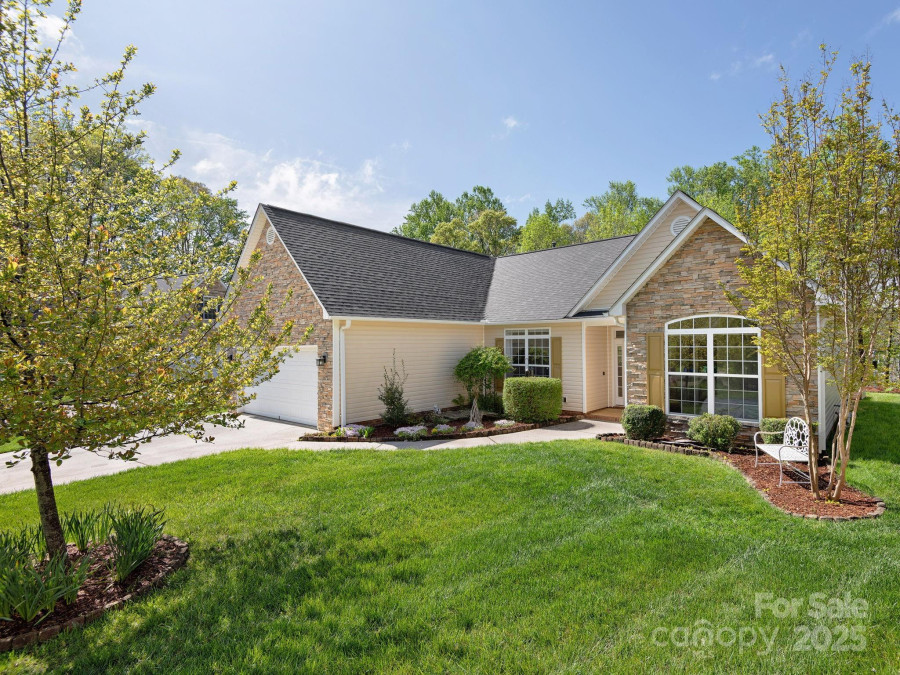 17 Hollow Crest Way Arden, NC 28704