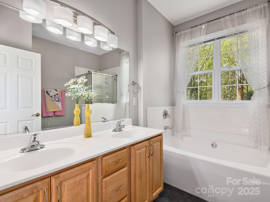 17 Hollow Crest Way Arden, NC 28704