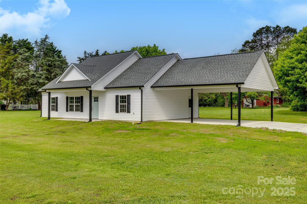 5705 White St Fort Lawn, SC 29714