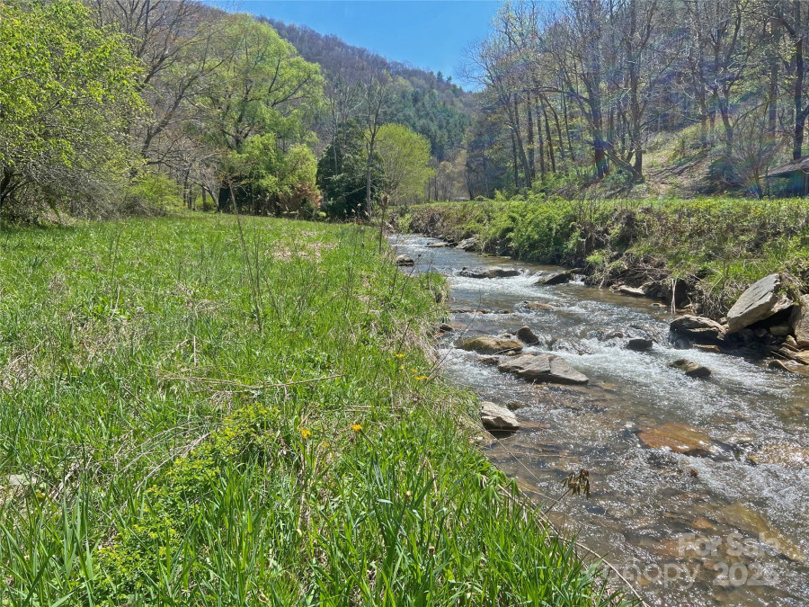 15211 Nc 209 Hw Hot Springs, NC 28743