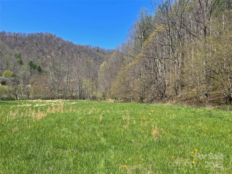 15211 Nc 209 Hw Hot Springs, NC 28743