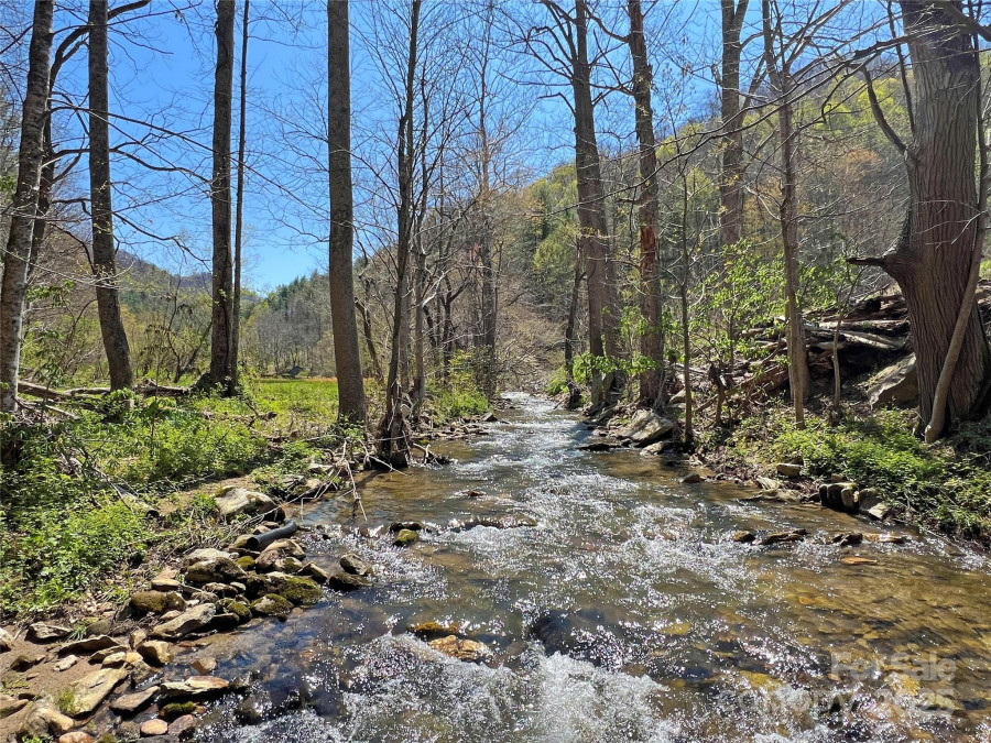 15211 Nc 209 Hw Hot Springs, NC 28743