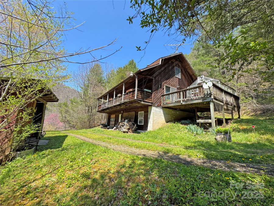 15211 Nc 209 Hw Hot Springs, NC 28743