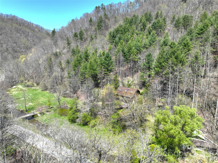 15211 Nc 209 Hw Hot Springs, NC 28743