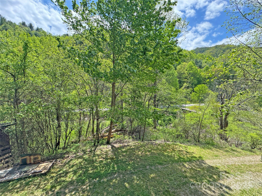15211 Nc 209 Hw Hot Springs, NC 28743