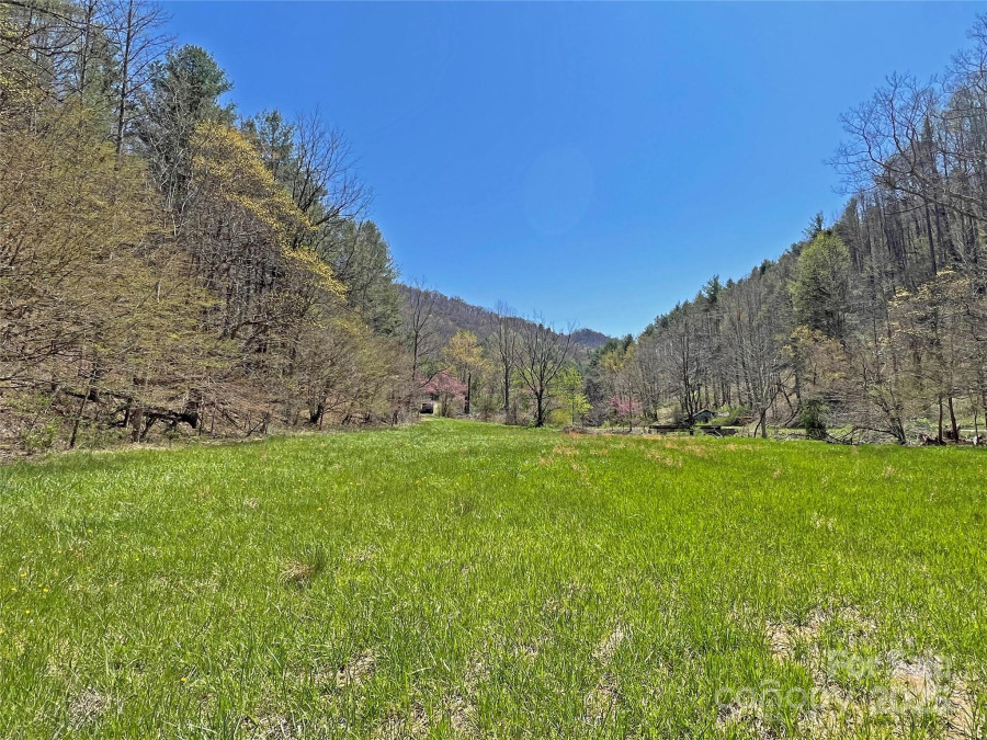 15211 Nc 209 Hw Hot Springs, NC 28743