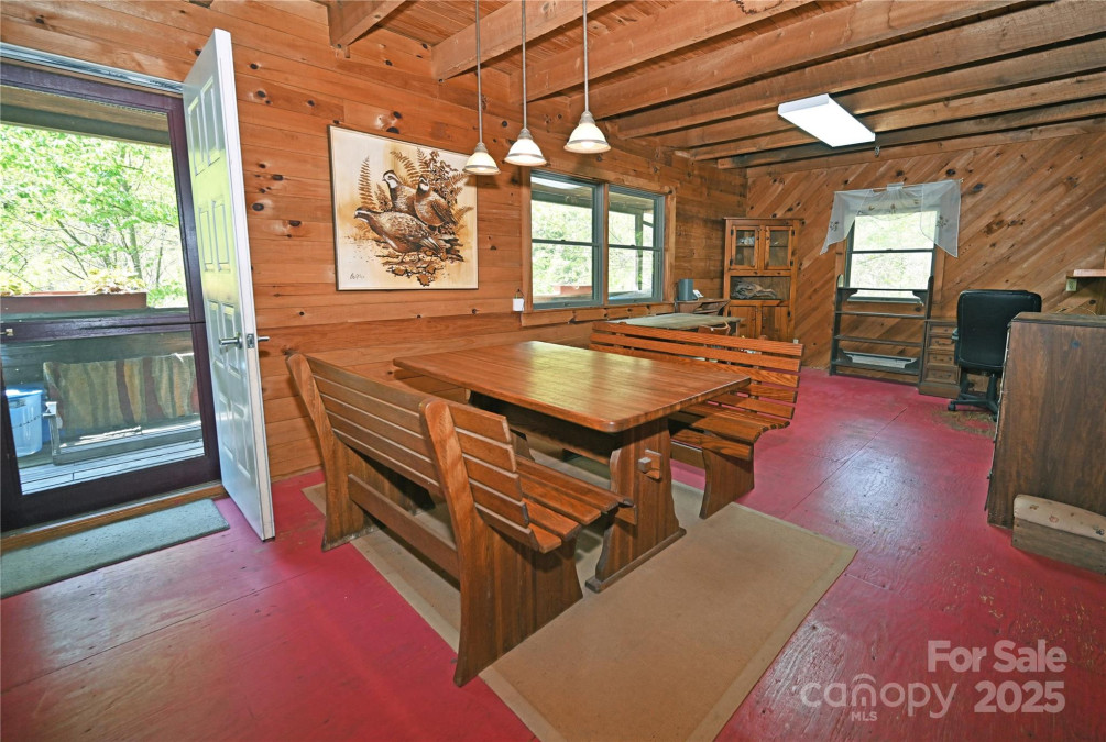 15211 Nc 209 Hw Hot Springs, NC 28743