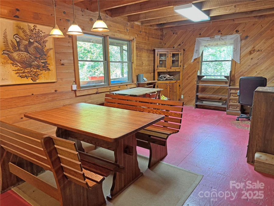 15211 Nc 209 Hw Hot Springs, NC 28743