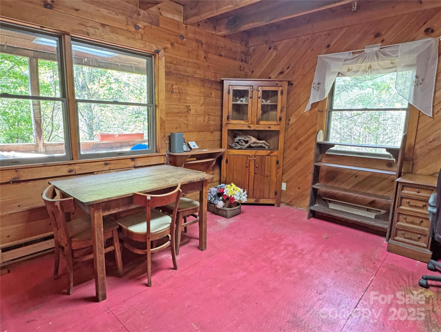 15211 Nc 209 Hw Hot Springs, NC 28743