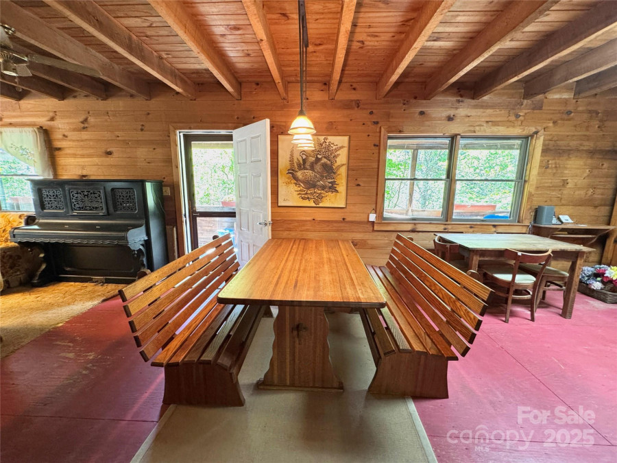 15211 Nc 209 Hw Hot Springs, NC 28743